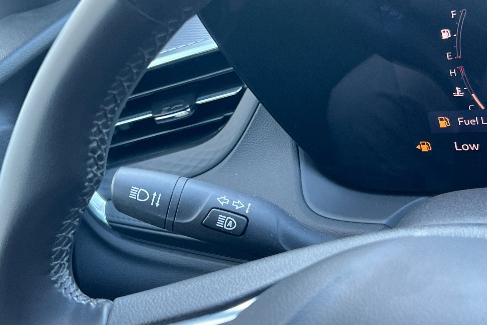 Used 2024 Buick Encore GX Sport Touring FWD image 32