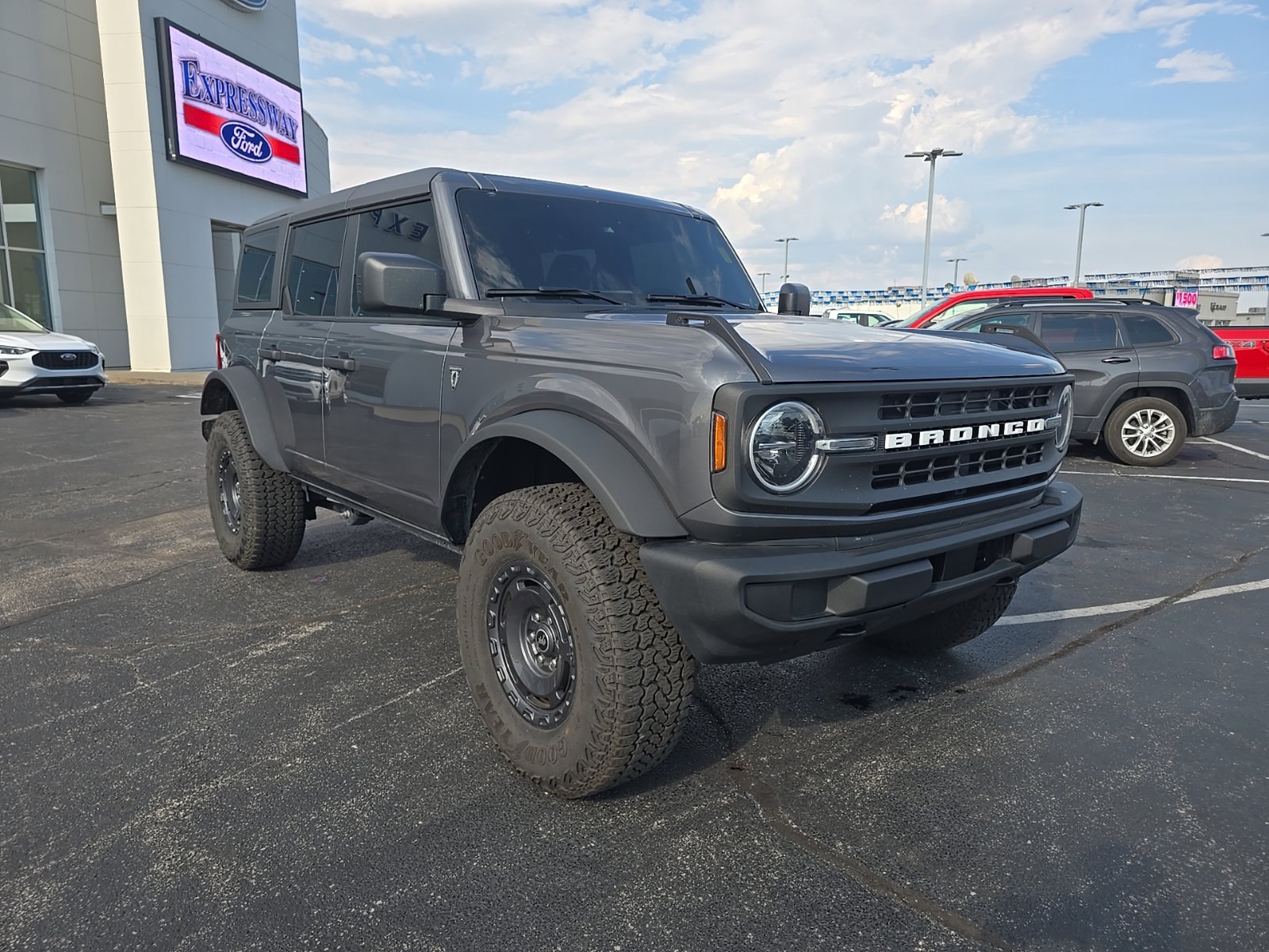 Used 2025 Ford Bronco 4-Door w/ Sasquatch Package AWD/4WD image 3