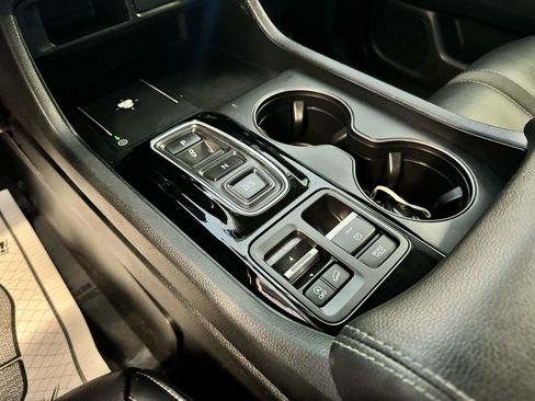 Used 2025 Honda Pilot EX-L image 17