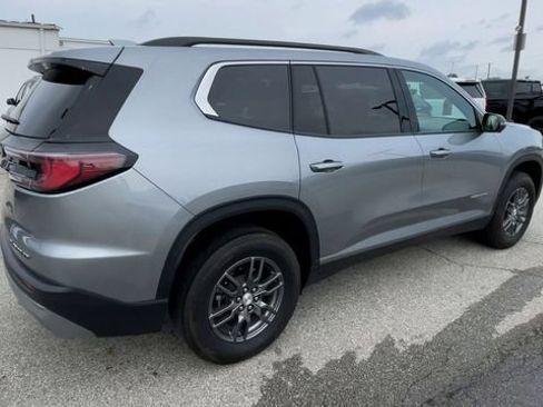 Used 2025 GMC Acadia Elevation FWD image 2