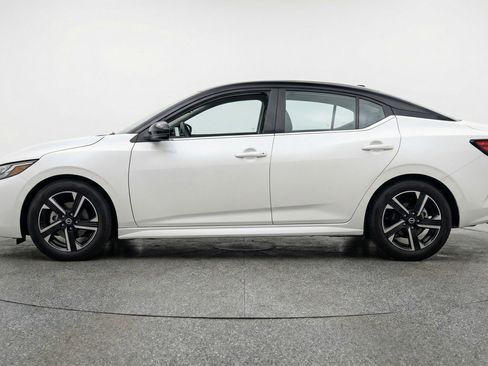 Used 2025 Nissan Sentra SV FWD image 5