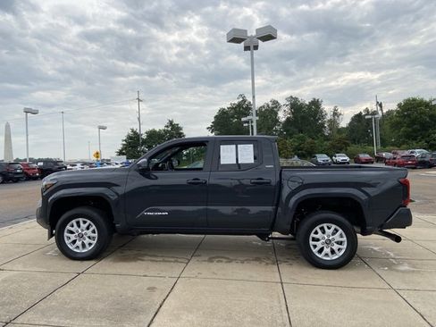Used 2025 Toyota Tacoma SR5 AWD/4WD image 7