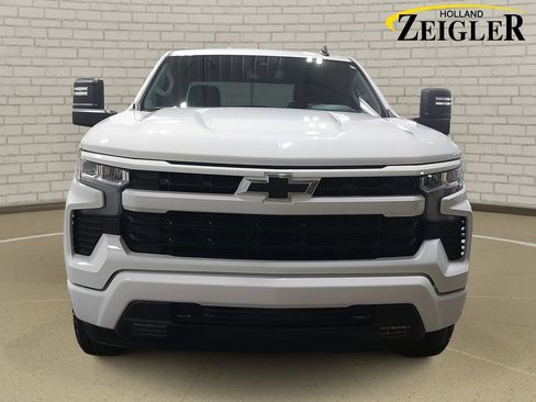 Used 2023 Chevrolet Silverado 1500 RST image 2