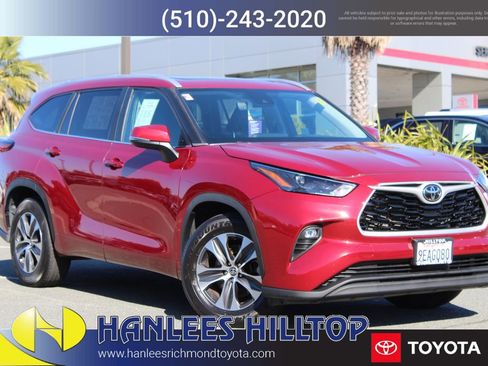 Used 2023 Toyota Highlander XLE image 1