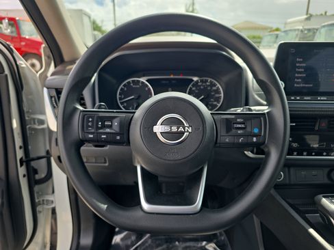 Used 2023 Nissan Rogue SV image 28