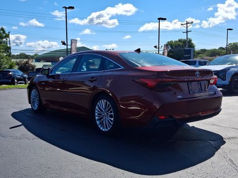 Used 2020 Toyota Avalon Limited w/ Advanced Safety Package FWD image 4