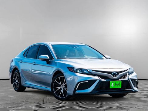 Used 2024 Toyota Camry SE FWD image 1