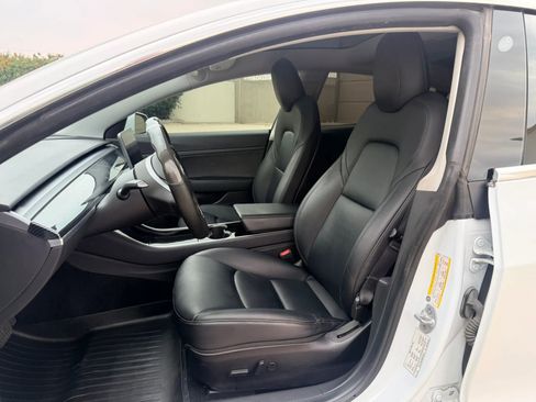 Used 2020 Tesla Model 3 Standard Range RWD image 9