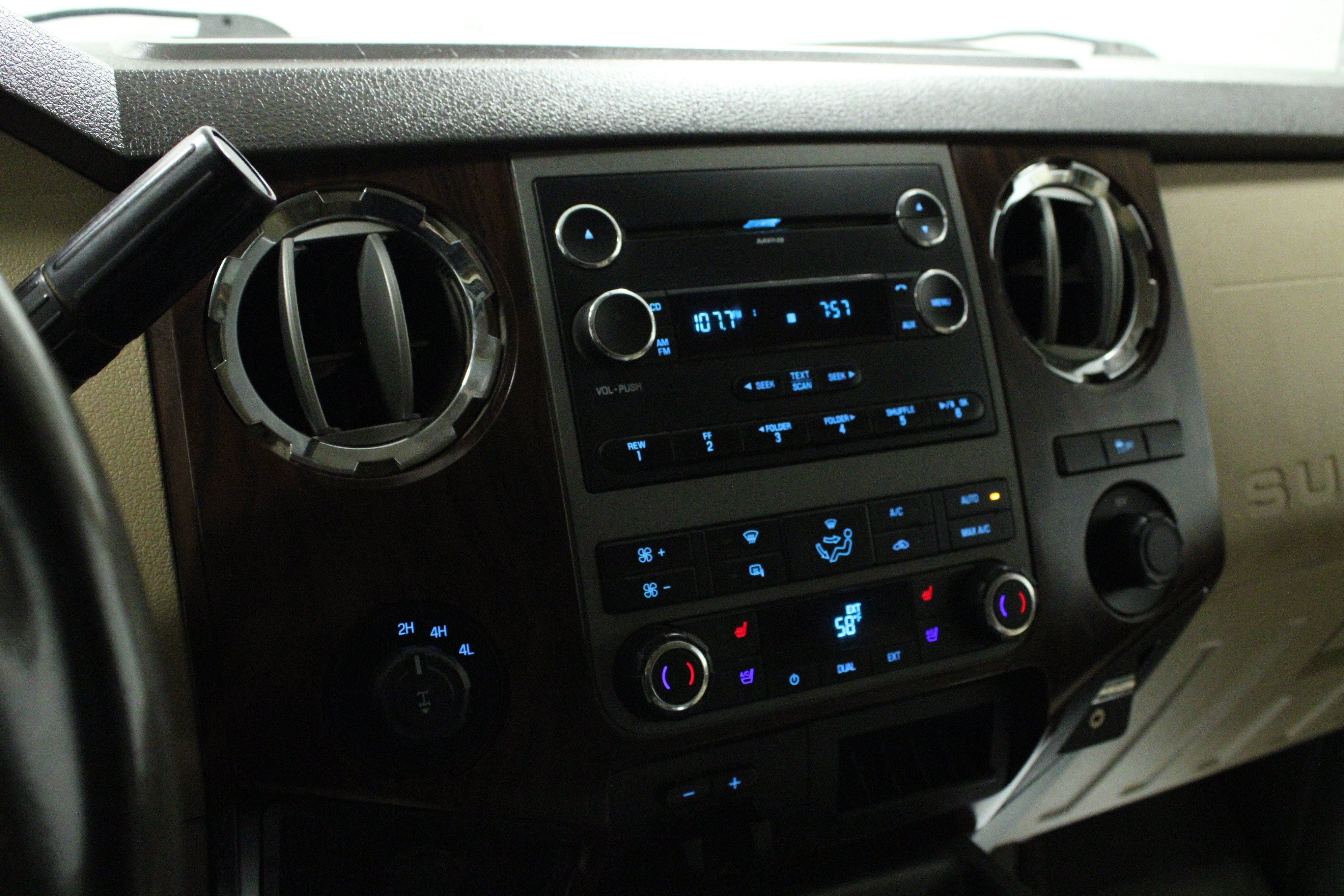Used 2011 Ford F250 Lariat w/ Lariat Interior Pkg AWD/4WD image 40