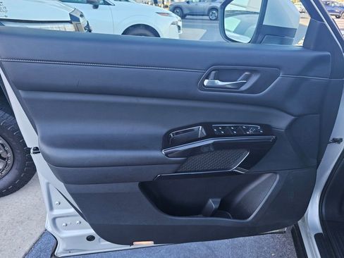 Certified 2022 Nissan Pathfinder SV w/ SV Premium Package image 16