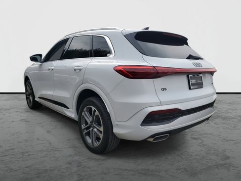 Used 2025 Audi Q5 Premium w/ Convenience Package image 3