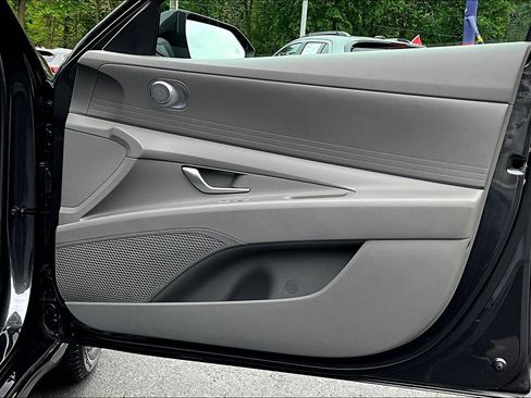 Used 2022 Hyundai Elantra SEL image 27