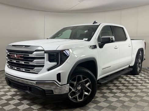 New 2026 GMC Sierra 1500 SLE image 2