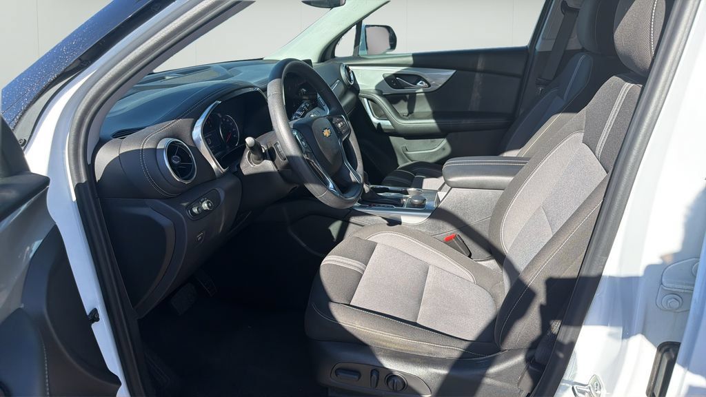 Used 2025 Chevrolet Blazer LT FWD image 12