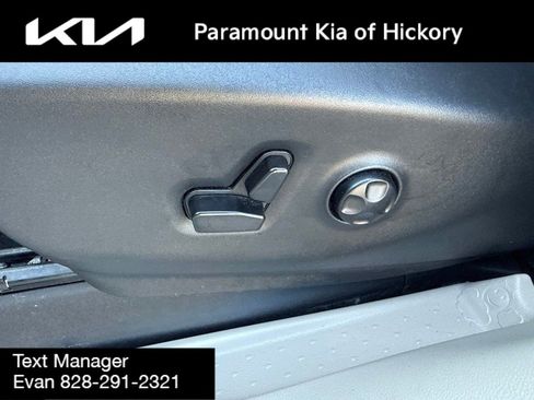 Used 2024 Chrysler Pacifica Touring-L FWD image 20