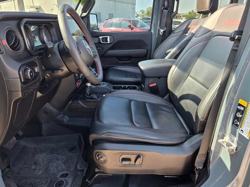Used 2024 Jeep Wrangler Unlimited Rubicon AWD/4WD image 6