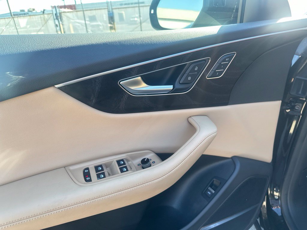 Used 2023 Audi Q8 Premium Plus w/ Premium Plus Package AWD/4WD image 16