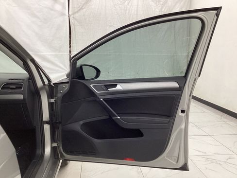 Used 2017 Volkswagen Golf Wolfsburg Edition image 19