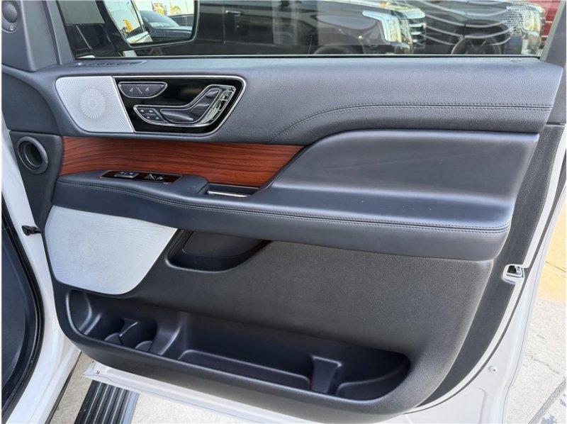 Used 2022 Lincoln Navigator L Reserve AWD/4WD image 35