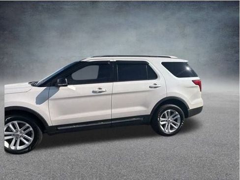 Used 2016 Ford Explorer XLT w/ Equipment Group 202A image 13