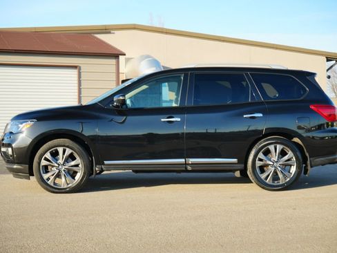 Used 2017 Nissan Pathfinder Platinum w/ Family Entertainment Package image 4
