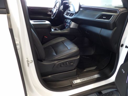 Used 2023 Chevrolet Tahoe Z71 w/ Luxury Package AWD/4WD image 27