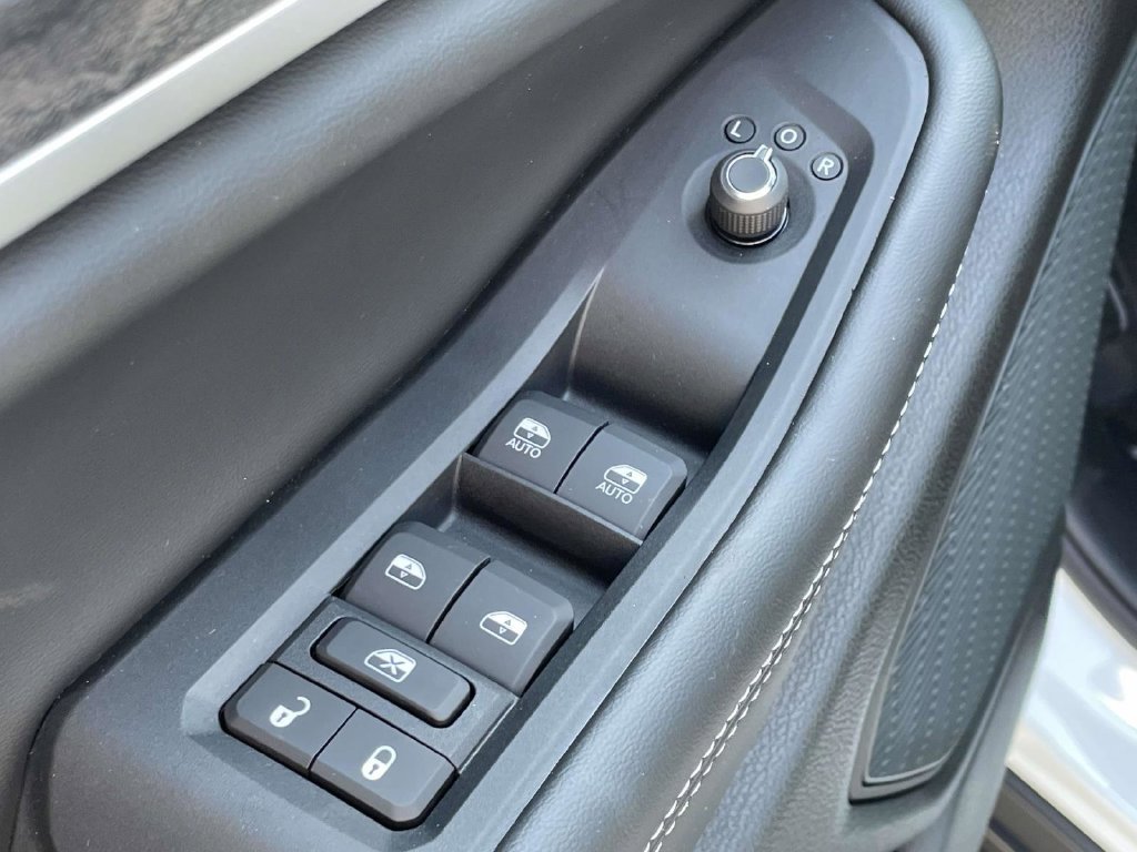 New 2027 Jeep Grand Cherokee Altitude RWD image 24