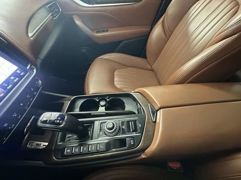 Used 2021 Maserati Levante image 40