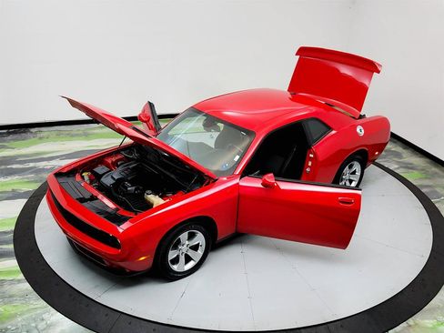 Used 2021 Dodge Challenger SXT RWD image 33
