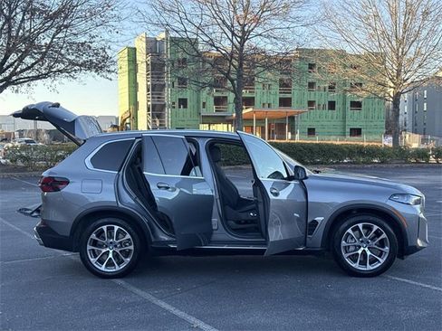 Used 2025 BMW X5 xDrive50e image 12