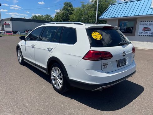 Used 2017 Volkswagen Golf Alltrack SE image 2
