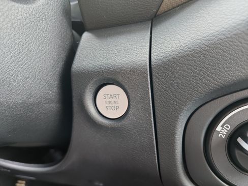 Used 2022 Nissan Frontier SV AWD/4WD image 19