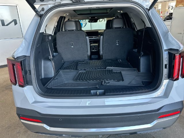 Certified 2025 Kia Sorento EX w/ Panoramic Sunroof Package AWD/4WD image 23