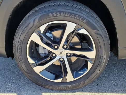 Used 2025 Chevrolet Trax RS w/ Sunroof Package image 14