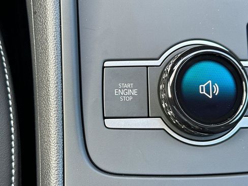 New 2026 Volkswagen Tiguan SE image 21