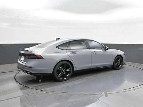 Used 2025 Honda Accord Sport image 8