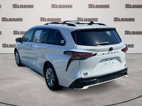 Used 2023 Toyota Sienna XSE AWD/4WD image 3
