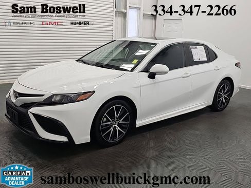 Used 2024 Toyota Camry SE w/ Cold Weather Package FWD image 4