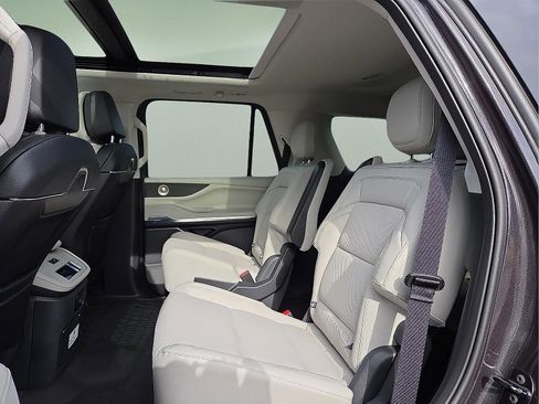 New 2025 Lincoln Navigator Reserve image 11