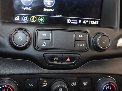 Used 2022 GMC Terrain SLT w/ Tech Package image 29