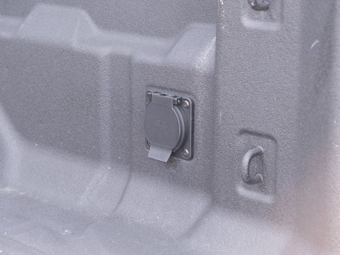 Used 2024 GMC Canyon AT4X image 27