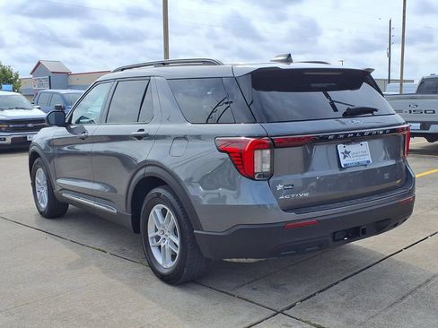 Used 2025 Ford Explorer Active RWD image 4