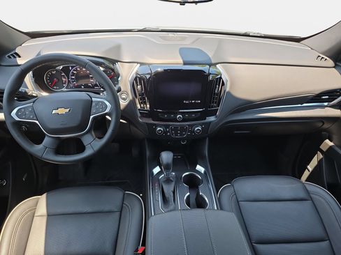 Used 2023 Chevrolet Traverse Premier FWD image 9