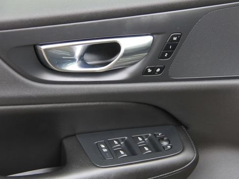 Used 2020 Volvo S60 T5 Momentum FWD image 17