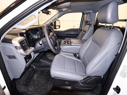 Certified 2025 Ford F550 4x4 Regular Cab Super Duty image 22