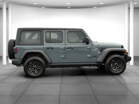 Used 2025 Jeep Wrangler Unlimited Sport AWD/4WD image 8
