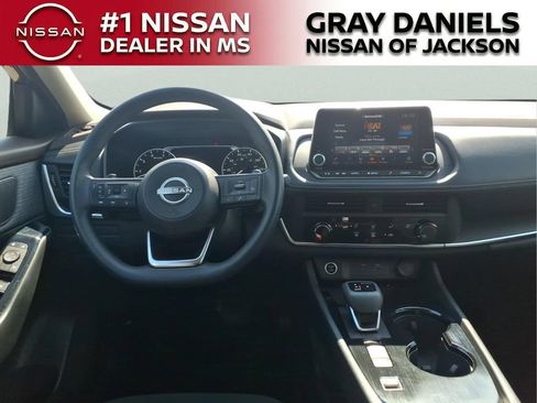 Used 2023 Nissan Rogue S FWD image 9