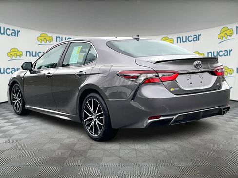 Used 2023 Toyota Camry SE image 4