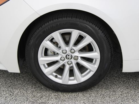 Used 2025 Toyota Corolla XLE FWD image 11