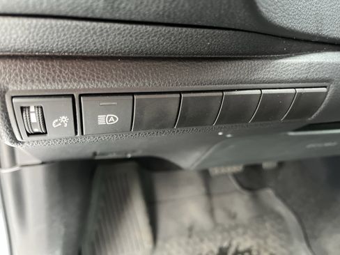 Used 2025 Toyota Corolla LE image 18